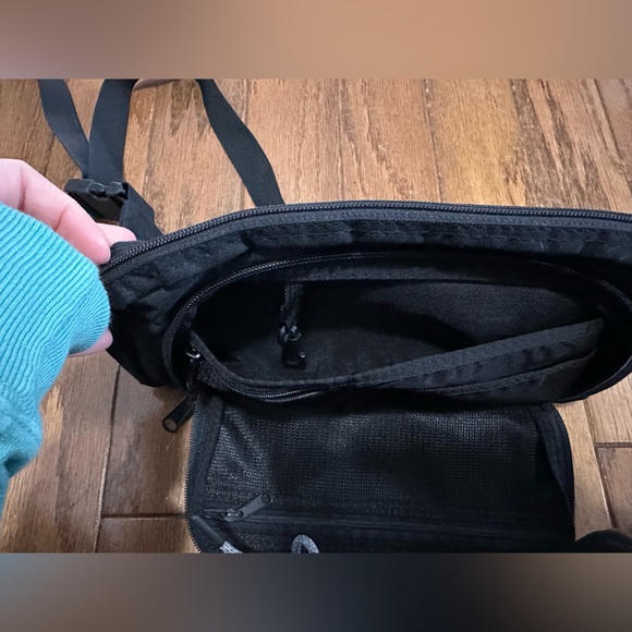 L.L. Bean Black Vintage Belt Bag - Picture 6 of 6